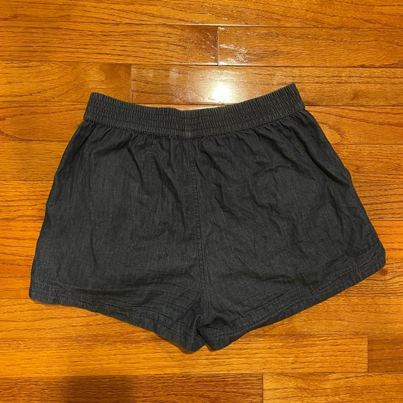 NWOT womens elastic denim shorts - Picture 2 of 4